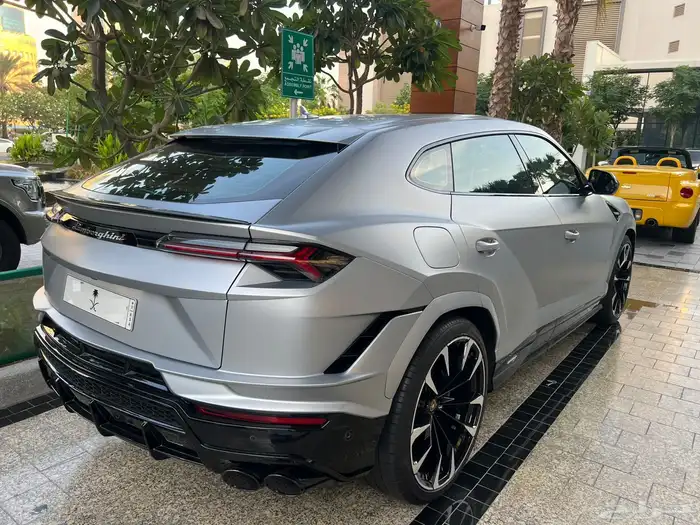 لمبرجيني اوروس S عداد 4 الاف صيانة 5 سنوات إضافية مجانا 9