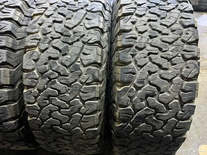 جنوط فيول مع كفرات نص حجري بي اف امريكي مقاس 285 70 17 10