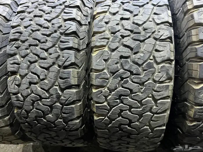 جنوط فيول مع كفرات نص حجري بي اف امريكي مقاس 285 70 17 11