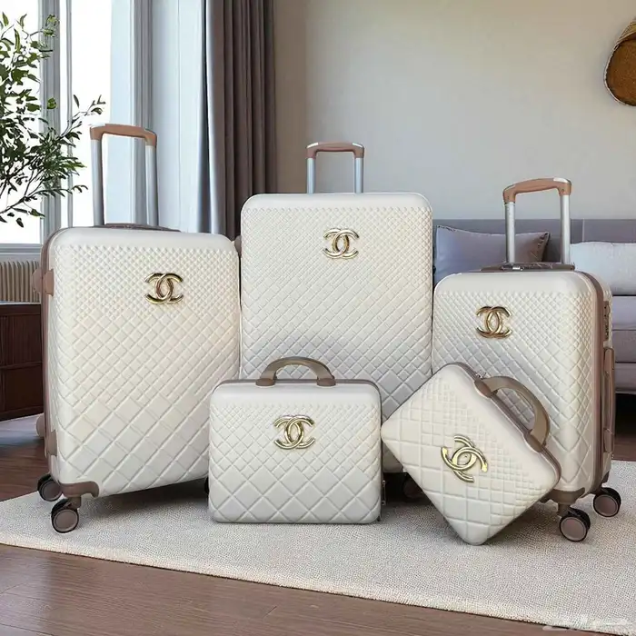 شنط سفر 5 قطع توصيل لجميع مناطق المملكه 650 السعر يشمل التوص 2