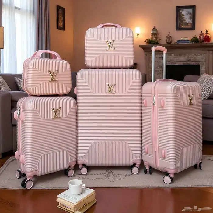 شنط سفر 5 قطع توصيل لجميع مناطق المملكه 650 السعر يشمل التوص 4