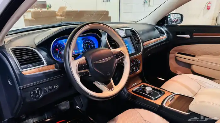 كرايزلر 2016 V8 اكزكتيف ( بحالة ممتازة ) 5