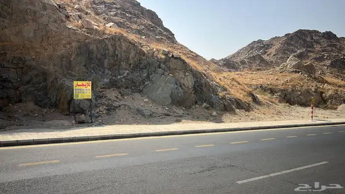 للايجار قطعتين تجارية بمساحة 3888 6