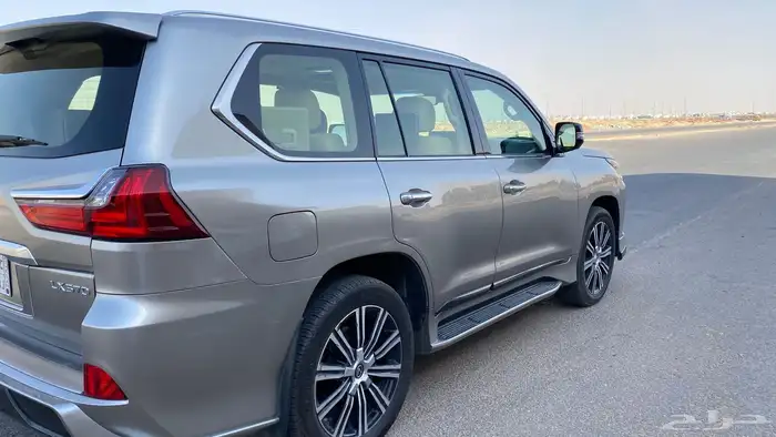 لكزس2018 سعودي فل كامل 4