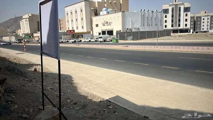 للايجار قطعتين تجارية بمساحة 3888 5