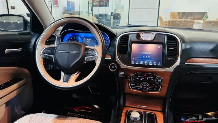 كرايزلر 2016 V8 اكزكتيف ( بحالة ممتازة ) 6