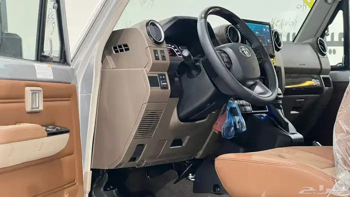 تويوتا ربع V6.2025فل كامل رفرف بريمي بنزين 40عام 7