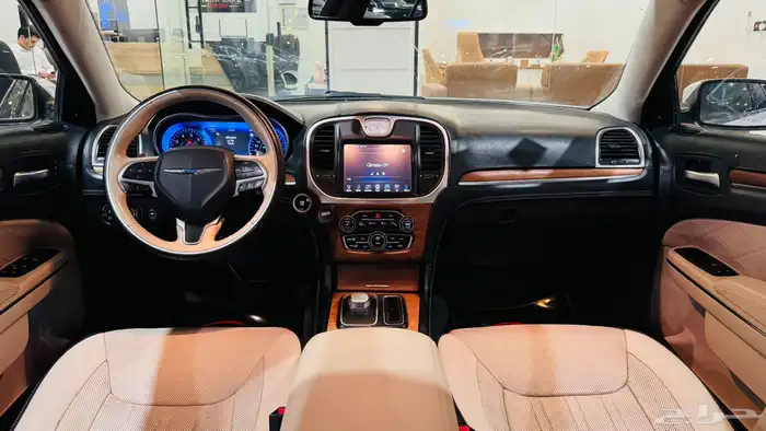 كرايزلر 2016 V8 اكزكتيف ( بحالة ممتازة ) 7