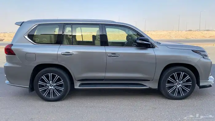 لكزس2018 سعودي فل كامل 5