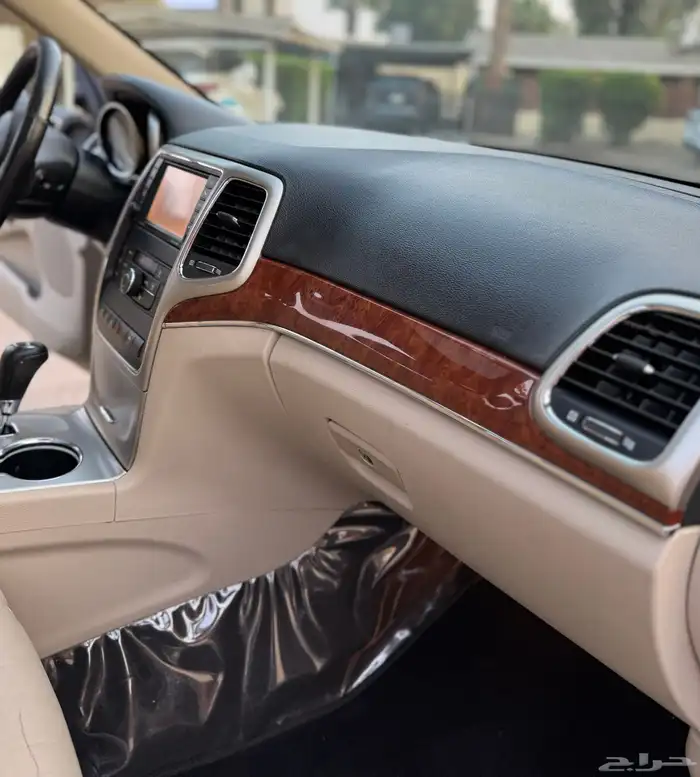 جراند شيروكي مخزن و مصين و نظيف 22