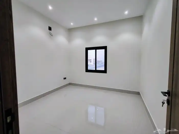 شقه جديدة للايجار فى المهديه 4 غرف وصاله السعر 35 الف دفعتين 0