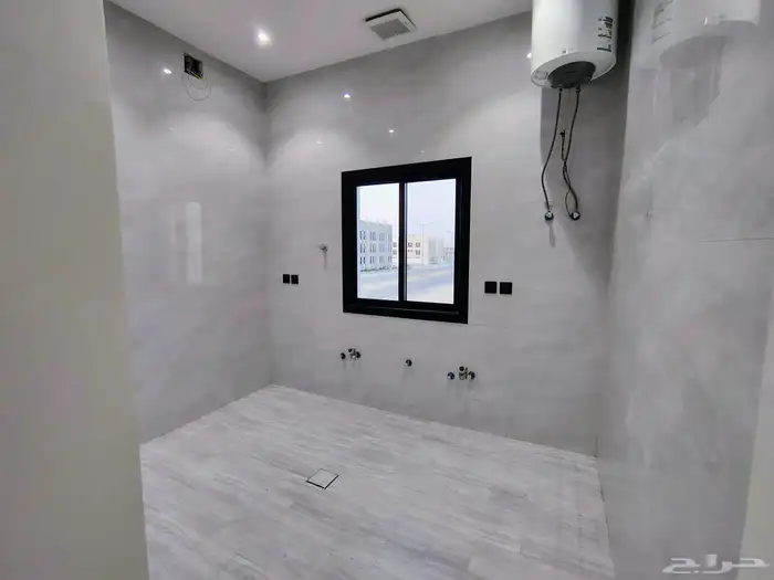 شقه جديدة للايجار فى المهديه 4 غرف وصاله السعر 35 الف دفعتين 2