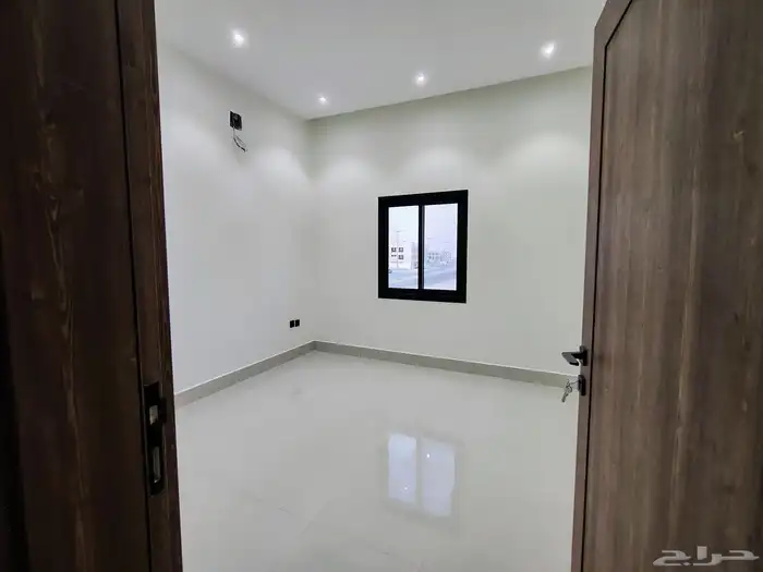 شقه جديدة للايجار فى المهديه 4 غرف وصاله السعر 35 الف دفعتين 1