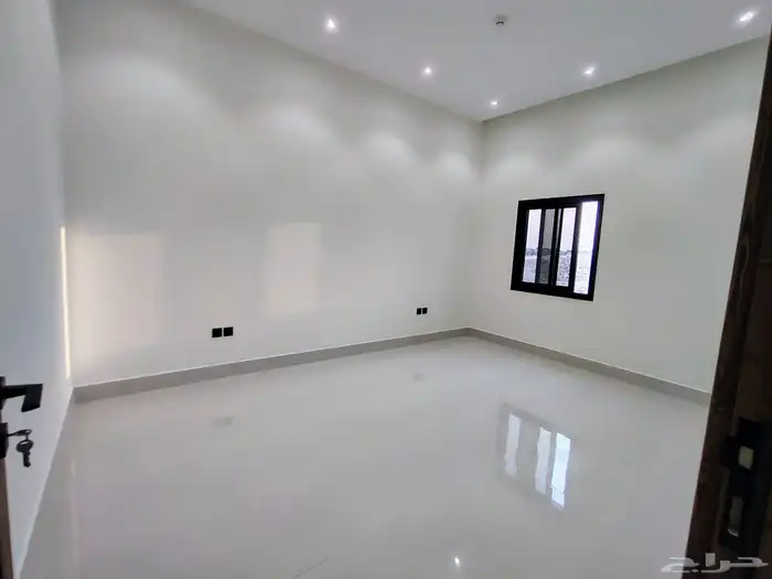 شقه جديدة للايجار فى المهديه 4 غرف وصاله السعر 35 الف دفعتين 8