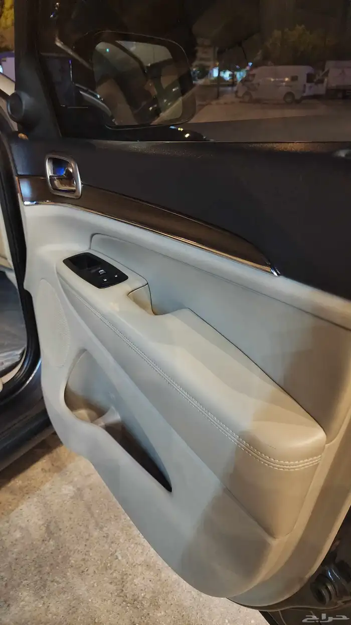 جيب جراند شيروكي ليمتد 2015 دبل V8 هيمي قمه بالنظافة 11