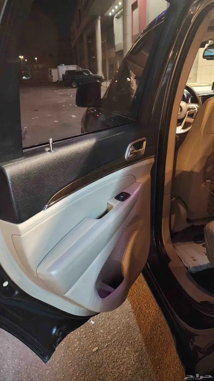 جيب جراند شيروكي ليمتد 2015 دبل V8 هيمي قمه بالنظافة 13