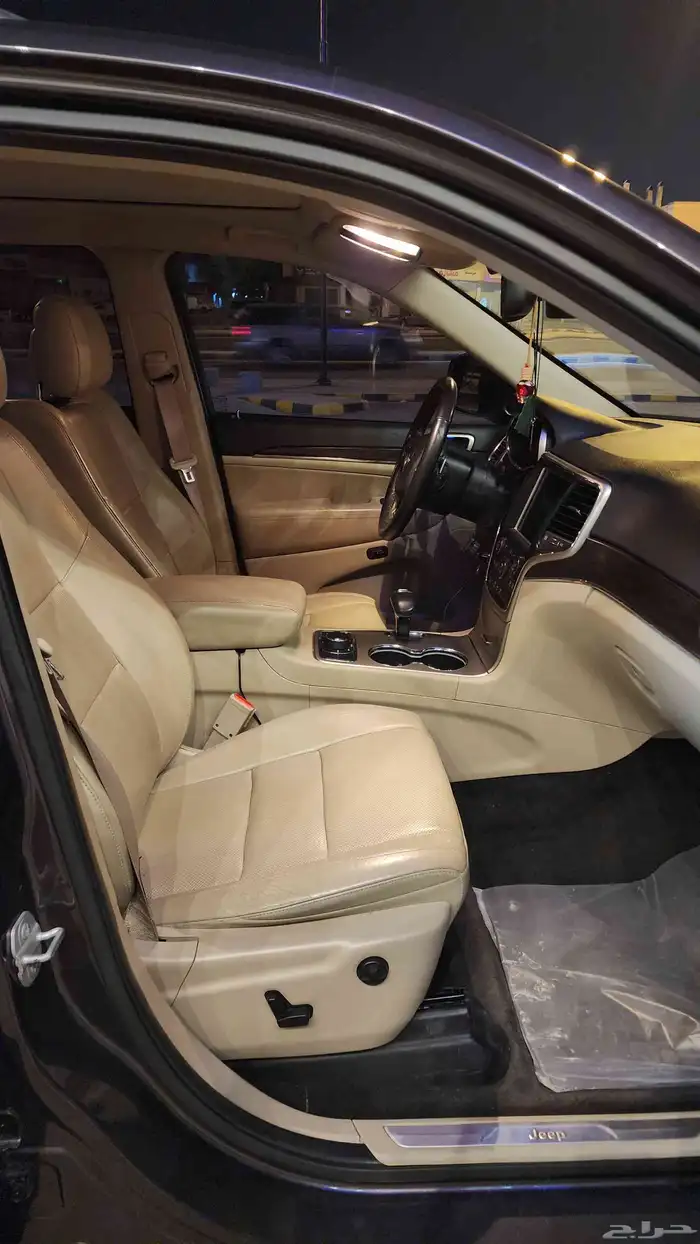 جيب جراند شيروكي ليمتد 2015 دبل V8 هيمي قمه بالنظافة 15