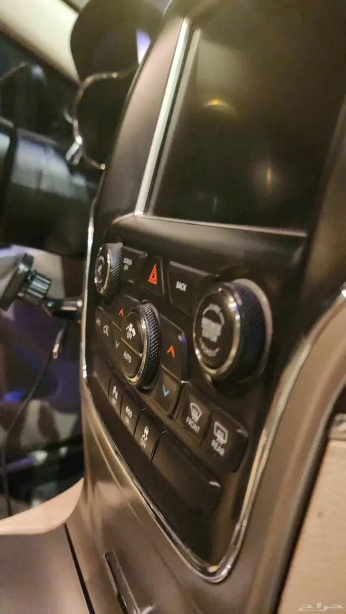 جيب جراند شيروكي ليمتد 2015 دبل V8 هيمي قمه بالنظافة 9