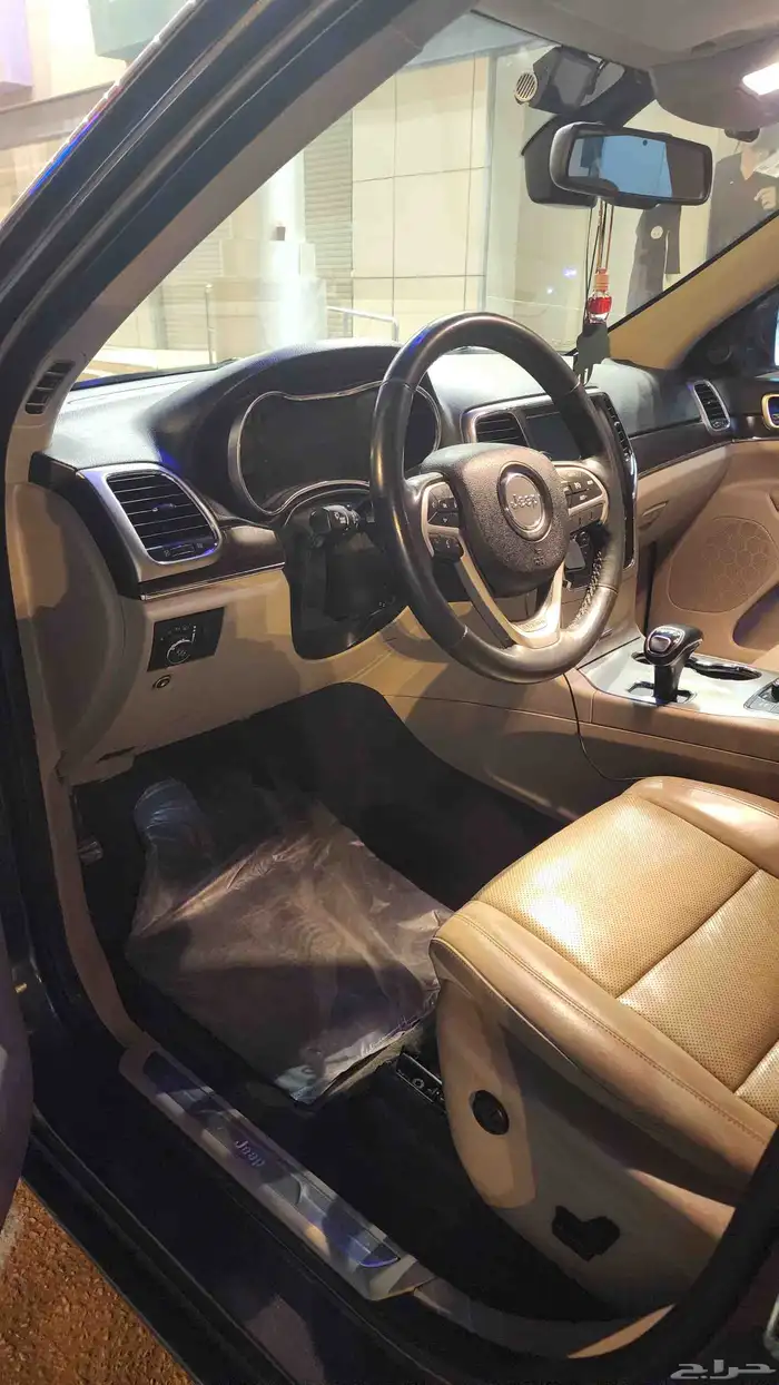 جيب جراند شيروكي ليمتد 2015 دبل V8 هيمي قمه بالنظافة 5