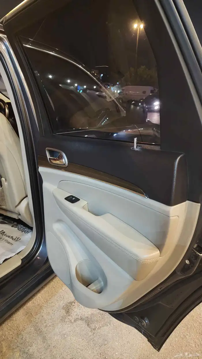 جيب جراند شيروكي ليمتد 2015 دبل V8 هيمي قمه بالنظافة 12