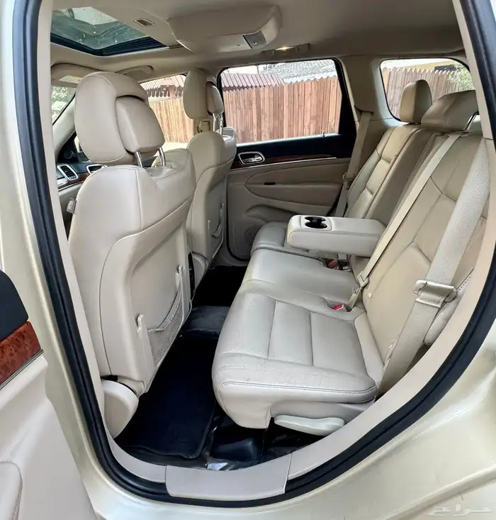 جراند شيروكي مخزن و مصين و نظيف 18