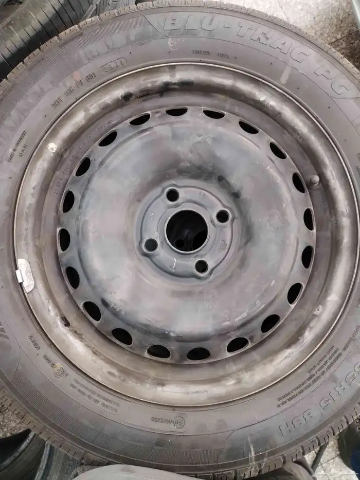 طقم جنوط اكسنت وكالة مقاس 15  كفرات مركبة قبل 10يوم طيس وكال 0