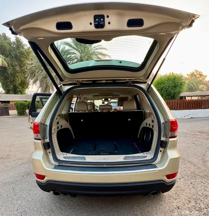 جراند شيروكي مخزن و مصين و نظيف 17