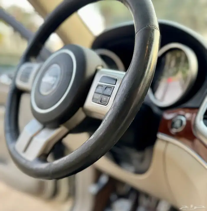 جراند شيروكي مخزن و مصين و نظيف 24