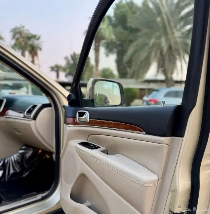 جراند شيروكي مخزن و مصين و نظيف 20