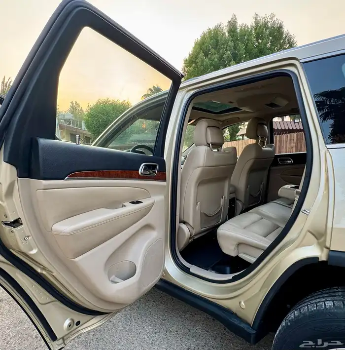 جراند شيروكي مخزن و مصين و نظيف 14