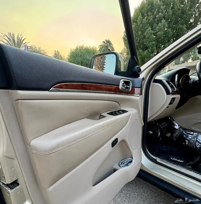 جراند شيروكي مخزن و مصين و نظيف 15