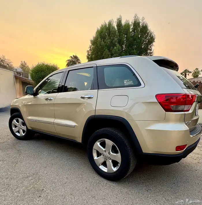 جراند شيروكي مخزن و مصين و نظيف 2