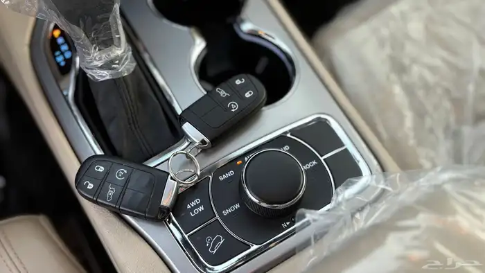 جيب جراند شروكي 2021 Limited ( شبه جديد ) 30
