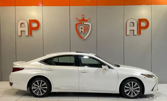 لكزس ES300h 2021 ( هايبرد ) بحالة ممتازة 3