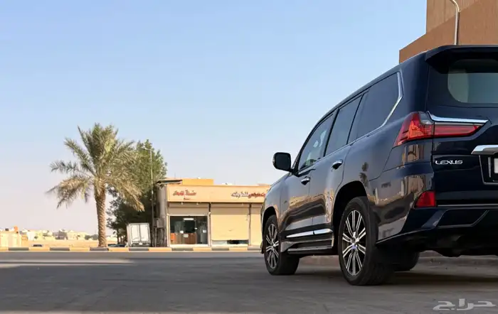 جيب لكزس LX 2018 لون كحلي منوة للمستخدم 23
