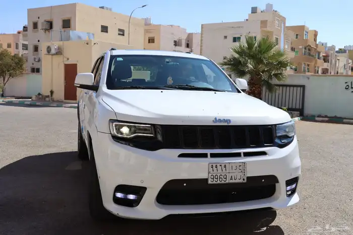 جيب شيروكي لاريدو 2015 1