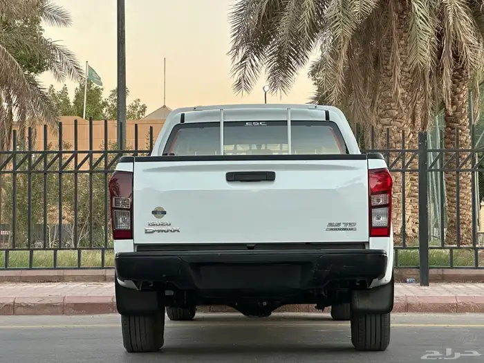 ايسوزو بكب غمارتين موديل 2023 سعودي قير عادي 11