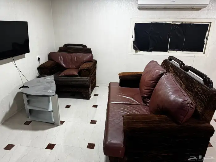 كنب 3 قطع مع طاولة بدون مقابل 1