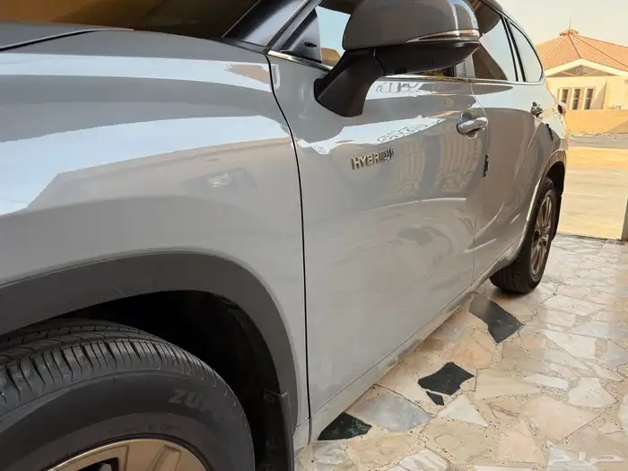 تويوتا هايلاندر 2023 فئه برونز ديشن نظيفه جدا 4