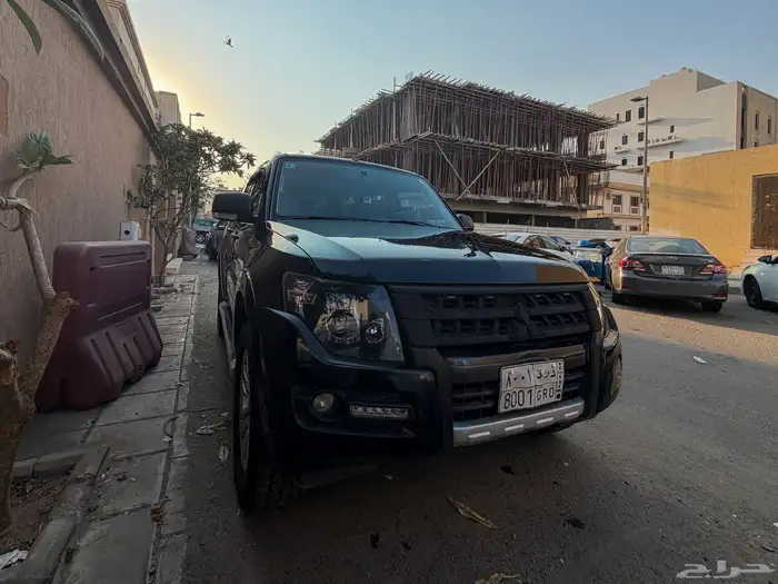 للبيع  متسوبيشي باجيرو 2017 فل علامة ذهبية (مخزن) 6