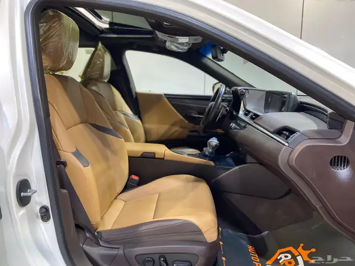 لكزس ES300h 2021 ( هايبرد ) بحالة ممتازة 15