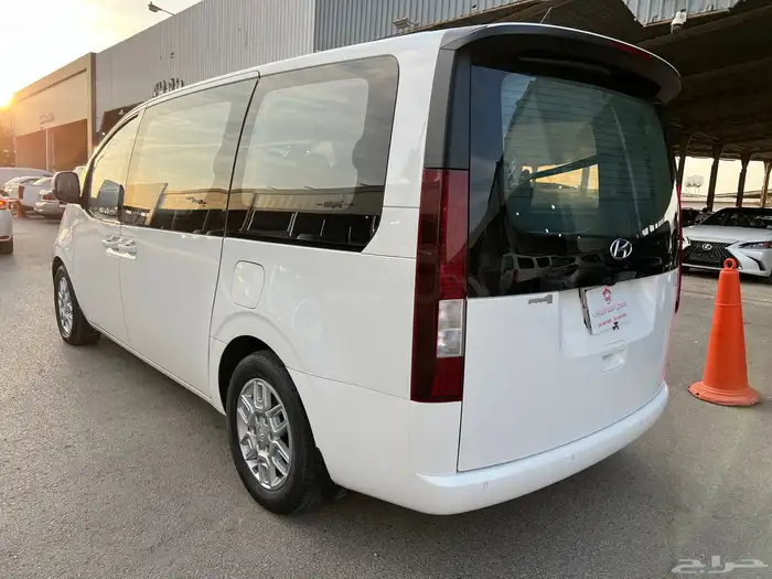 هيونداي ستاريا 2022 بنزين 9 ركاب 5