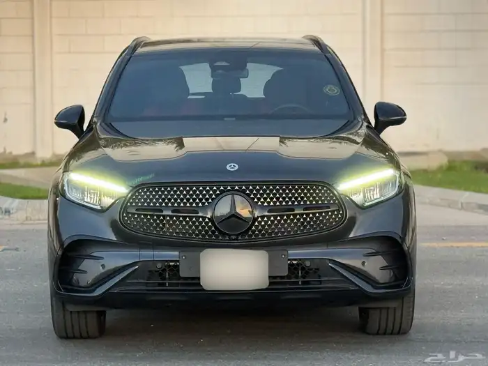 مرسيدس GLC200 2024 على الضمان و الصيانه 1