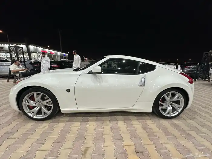 نيسان Z موديل 2015 نظيف 4