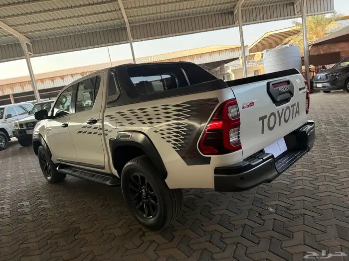 تويوتا هايلوكس دفنشر 6 سلندر موديل 2021 12