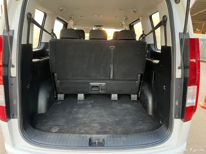 هيونداي ستاريا 2022 بنزين 9 ركاب 7