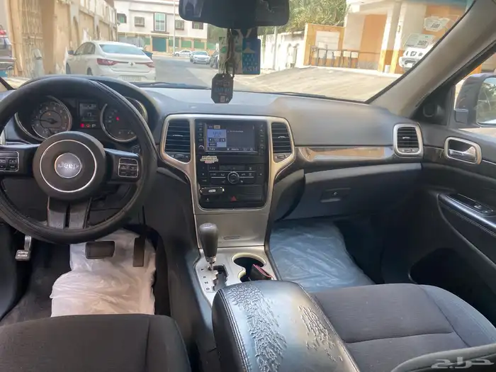 للبيع جيب جراند شروكي لاريدو 10