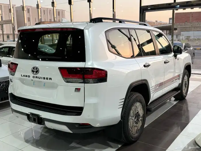 تويوتا لاندكروزر GR بريمي فل كامل 2025 بنزين نظام 50-50 4
