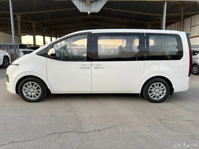 هيونداي ستاريا 2022 بنزين 9 ركاب 4