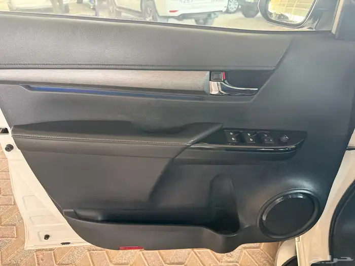 تويوتا هايلوكس دفنشر 6 سلندر موديل 2021 24